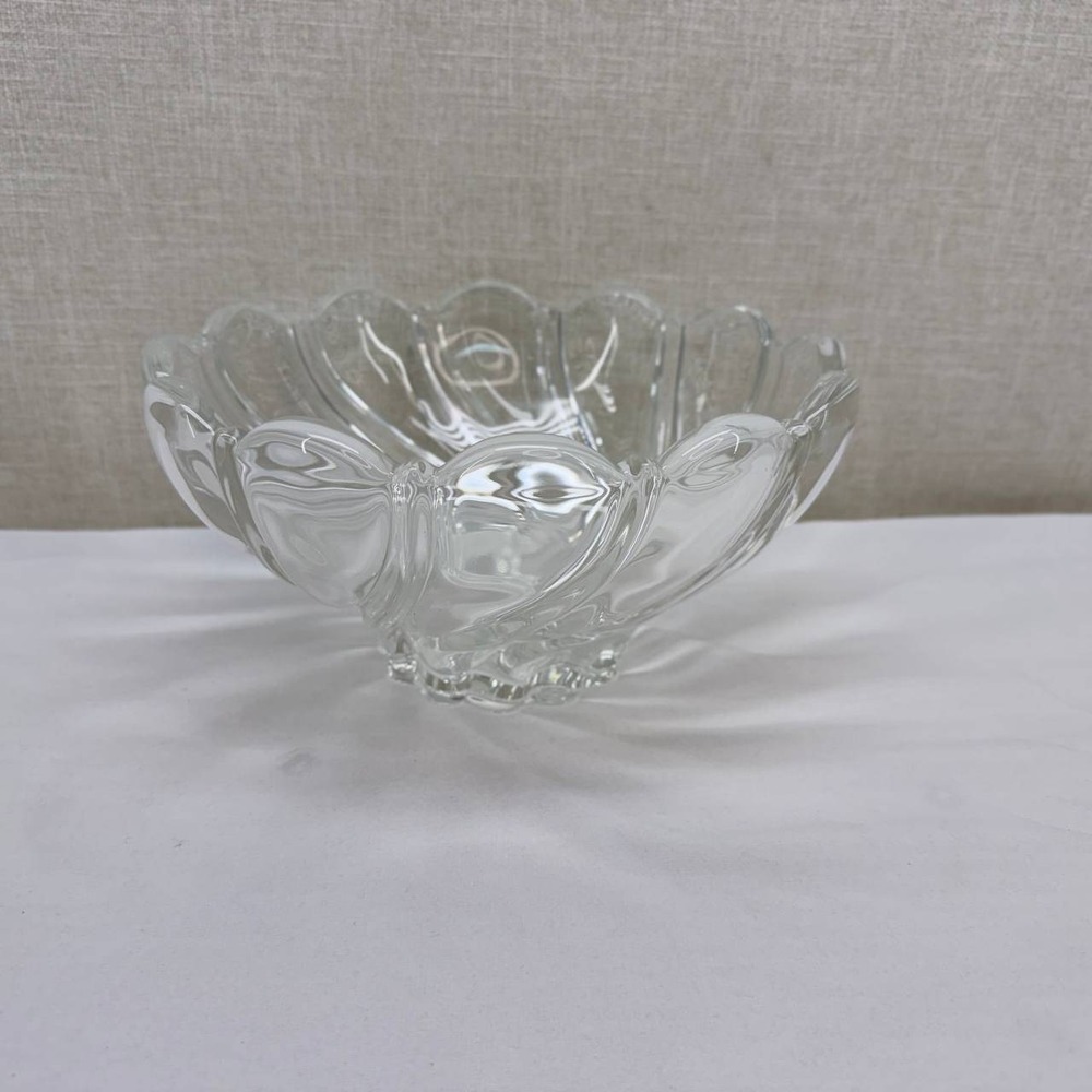 Mikasa Peppermint Clear 10.25 Inch Glass Bowl Swirl Scalloped Germany SA 972/728